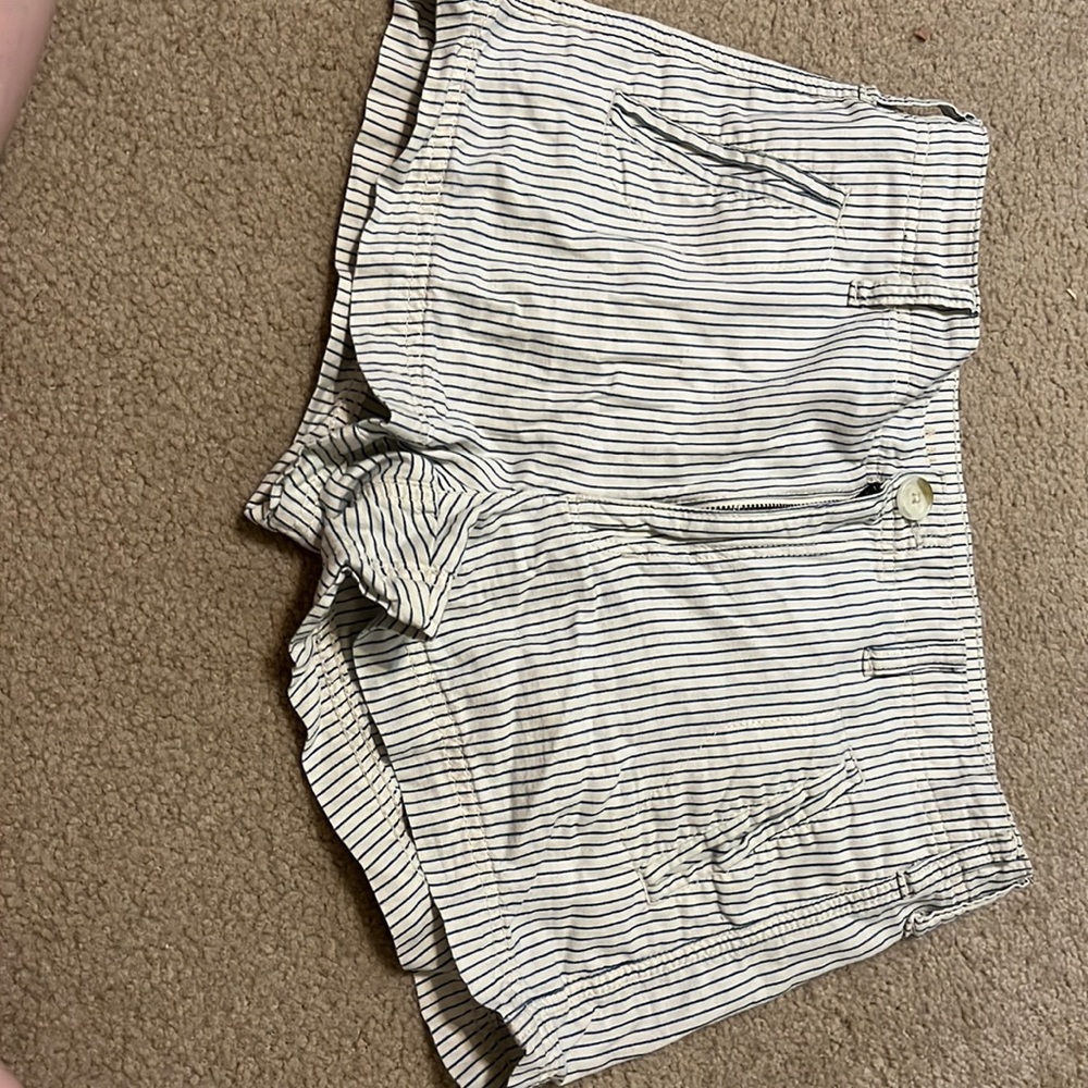 American eagle pinstripe shorts, size 2, great condition